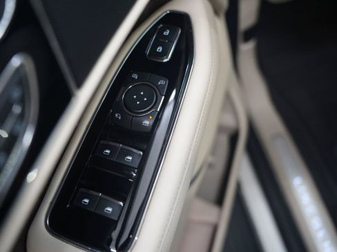 Used 2020 Lincoln Navigator Reserve w/ Cargo Convenience Package RWD image 28