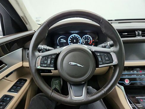 Used 2020 Jaguar XF Prestige image 18