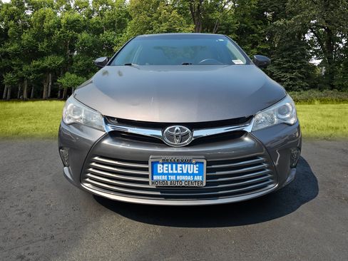 Used 2017 Toyota Camry XLE FWD image 2