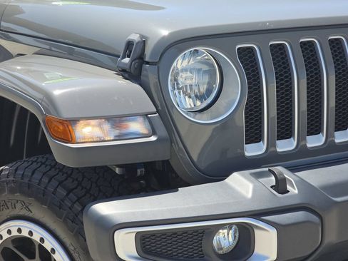 Used 2018 Jeep Wrangler Unlimited Sahara AWD/4WD image 33