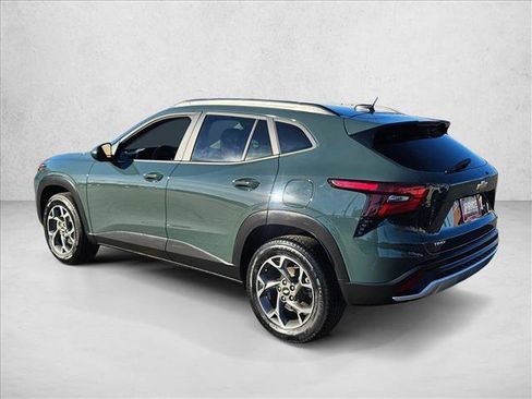 Used 2025 Chevrolet Trax LT FWD image 8