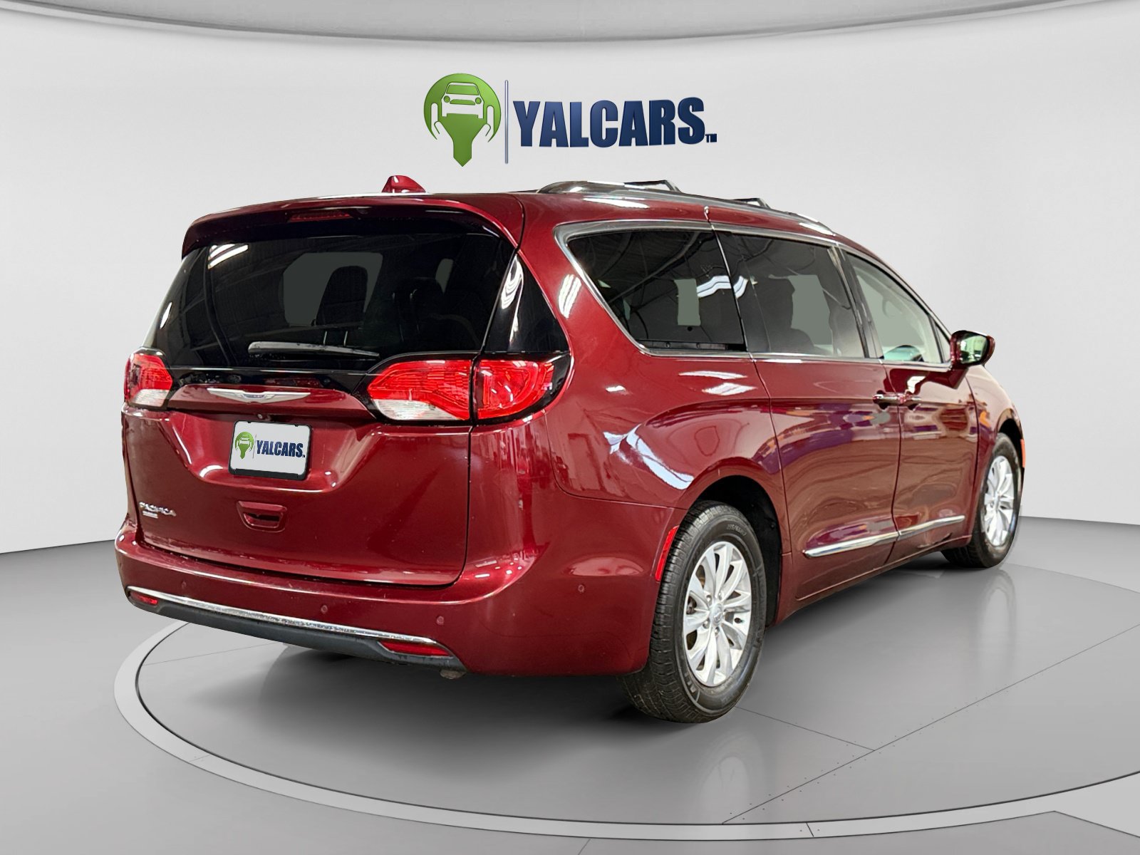 Used 2018 Chrysler Pacifica Touring-L Plus w/ Advanced Safetytec Group FWD image 5