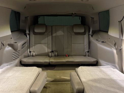 Used 2016 Chevrolet Tahoe LT w/ Luxury Package RWD image 18