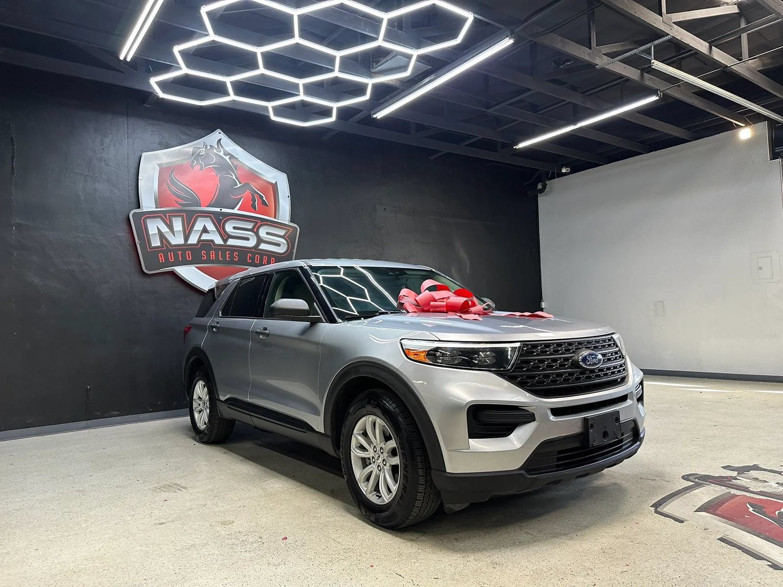 Used 2020 Ford Explorer 4WD w/ Class III Trailer Tow Package image 4