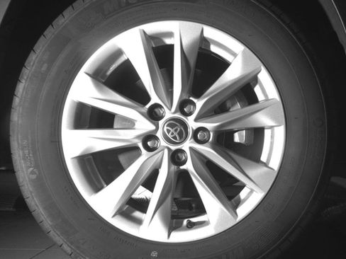 Used 2022 Toyota Corolla Cross LE FWD image 11
