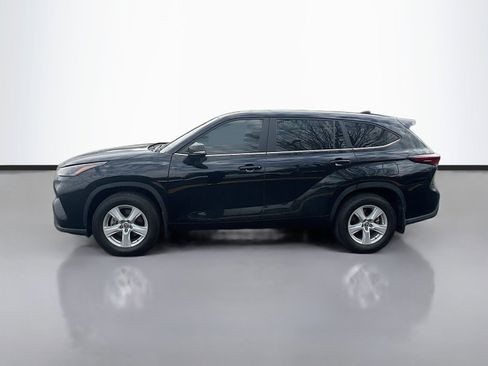 Used 2024 Toyota Highlander LE image 4