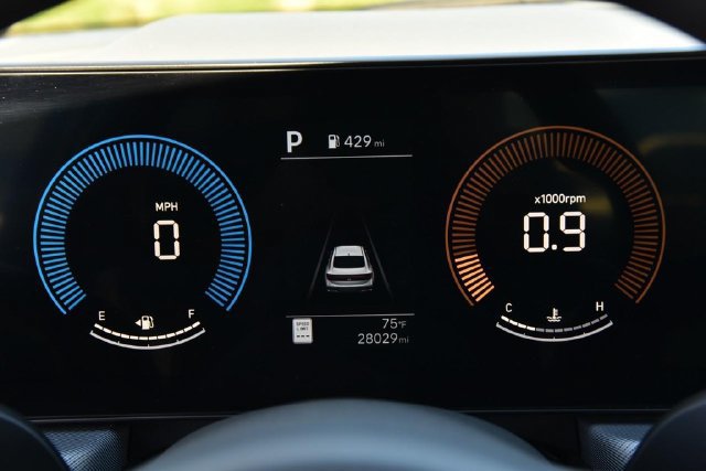 Used 2025 Hyundai Sonata SEL FWD image 11