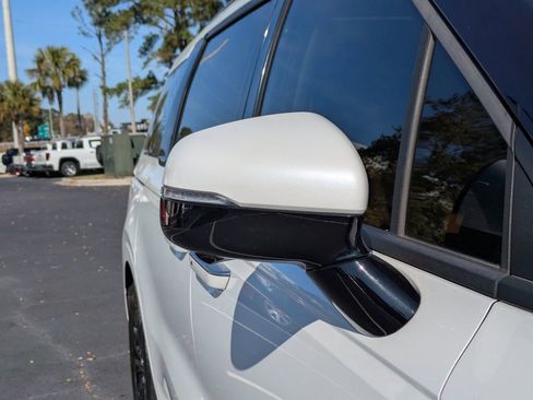 Used 2024 Kia Carnival SX Prestige image 11