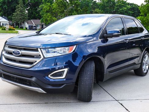 Used 2017 Ford Edge Titanium w/ Equipment Group 301A FWD image 3