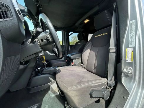 Used 2015 Jeep Wrangler Unlimited Sahara w/ Connectivity Group image 36