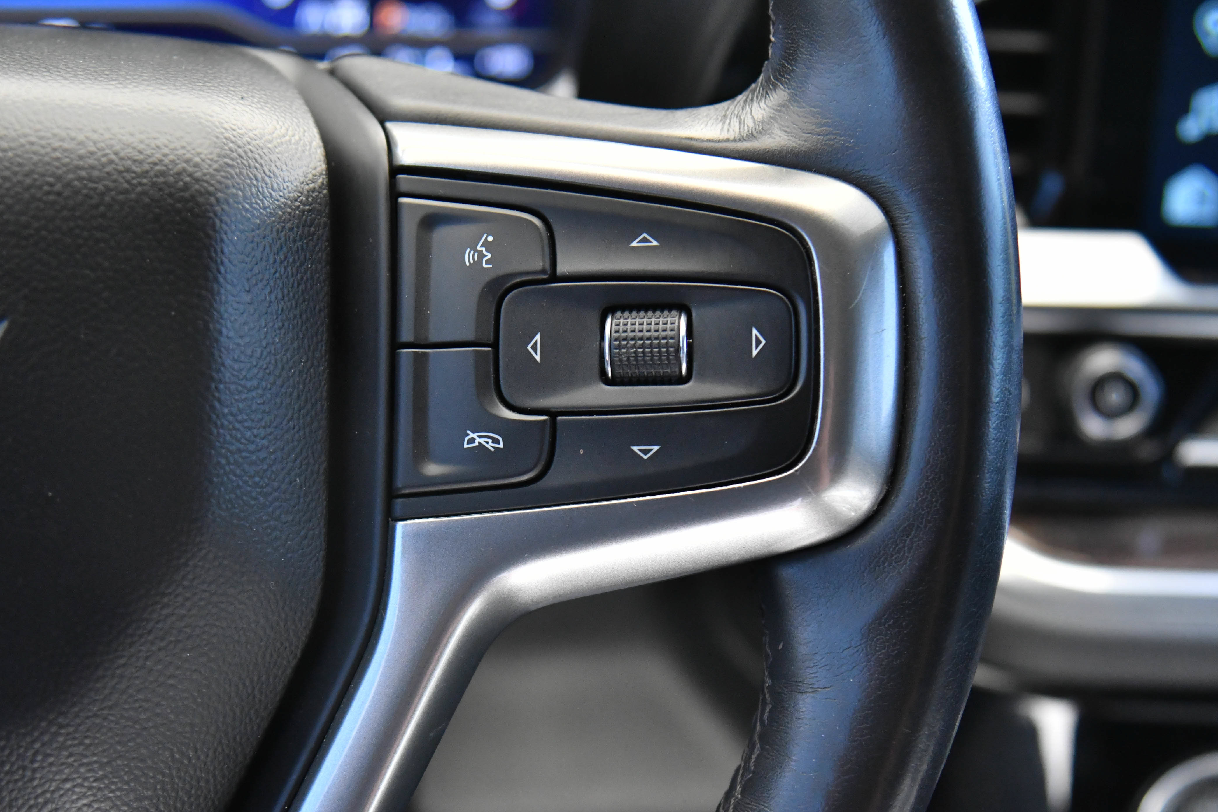 Used 2022 Chevrolet Silverado 1500 LT AWD/4WD image 30