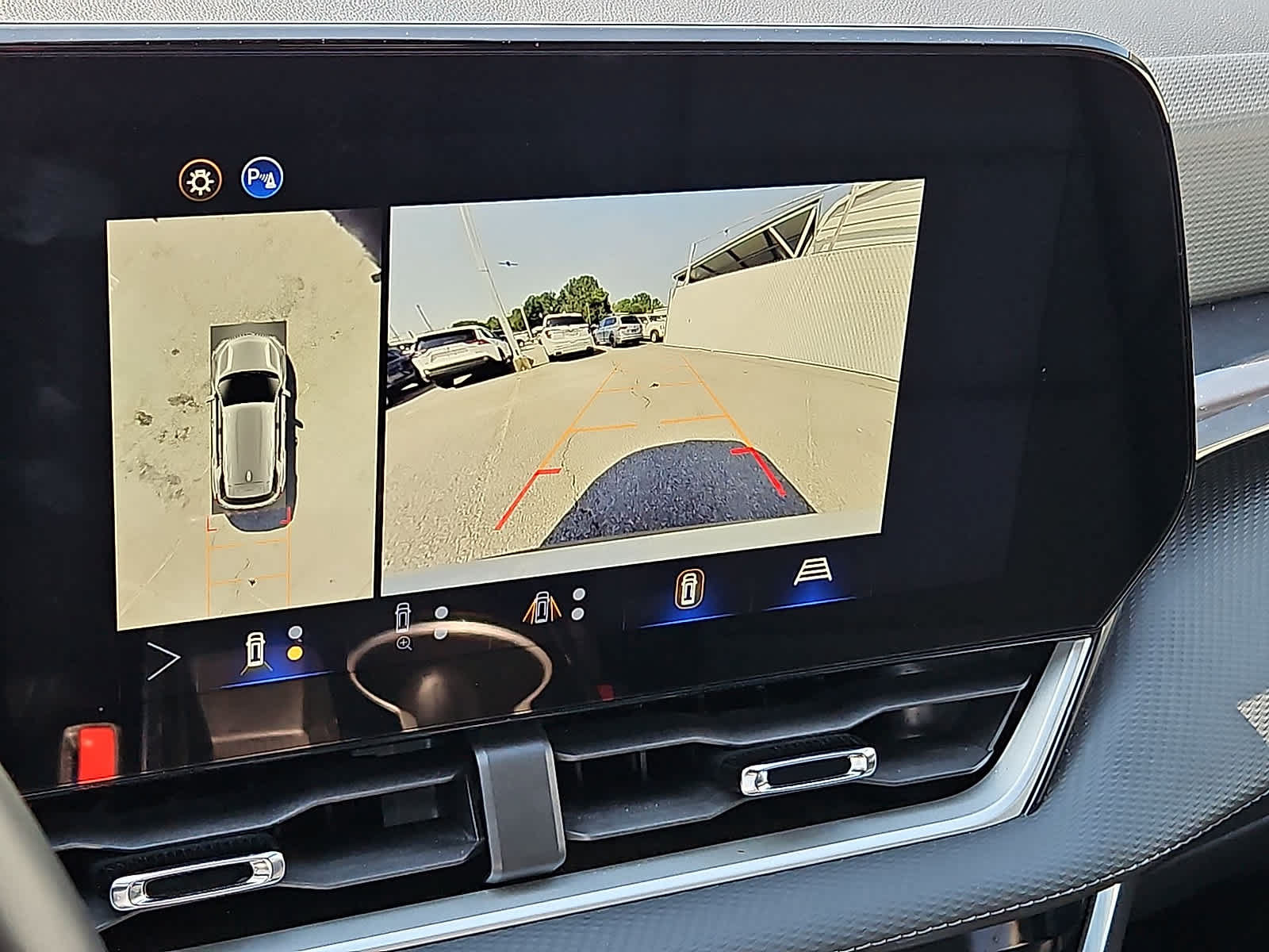 Used 2025 Chevrolet Equinox LT w/ Convenience Package II FWD image 21