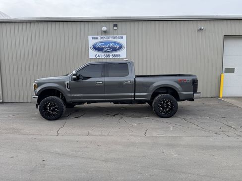 Used 2019 Ford F250 Lariat w/ Chrome Package image 1