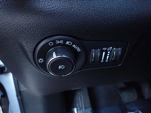 Used 2024 Jeep Compass Limited w/ High Altitude Package image 17