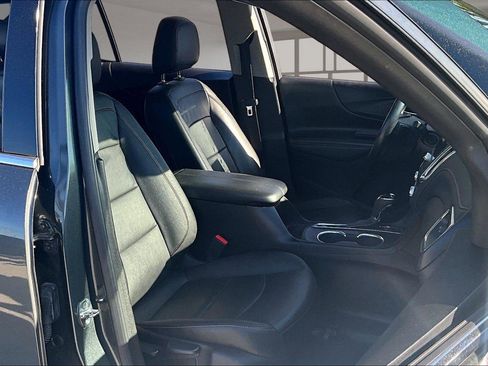 Used 2021 Chevrolet Equinox Premier AWD/4WD image 8