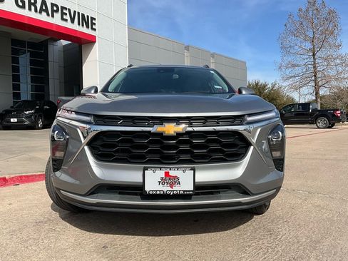 Used 2025 Chevrolet Trax LT image 3