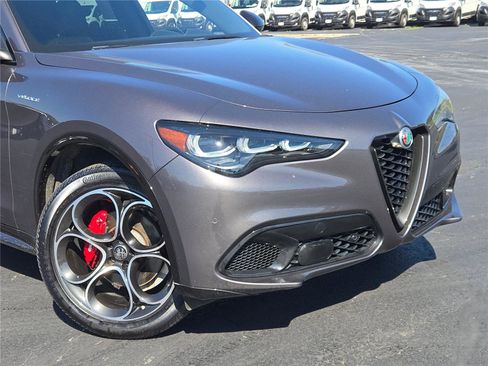 Used 2024 Alfa Romeo Stelvio Veloce image 2