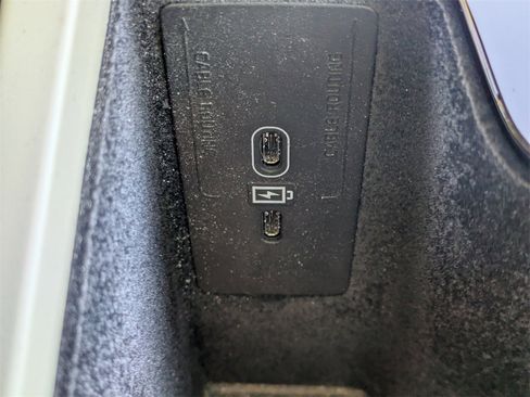 Used 2023 Volvo XC60 B5 Ultimate w/ Climate Package image 31