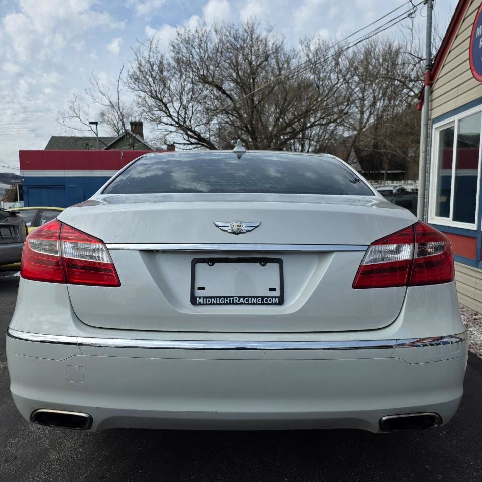 Used 2013 Hyundai Genesis 3.8 RWD image 4