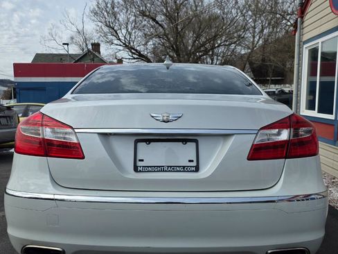 Used 2013 Hyundai Genesis 3.8 RWD image 4