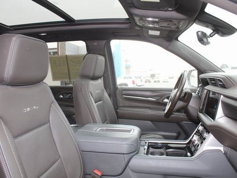 Used 2022 GMC Yukon Denali w/ Denali Premium Package image 17