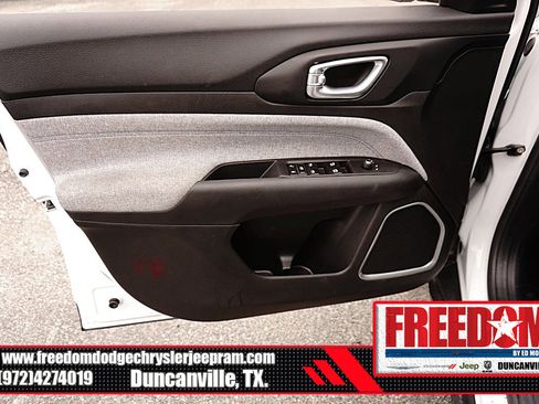 New 2025 Jeep Compass Sport image 39