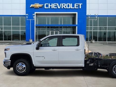 New 2026 Chevrolet Silverado 3500 LT w/ Convenience Package image 3
