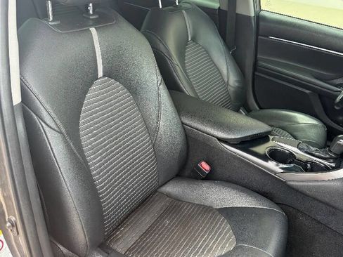 Used 2018 Toyota Camry SE image 8