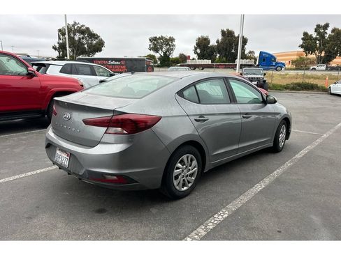 Used 2019 Hyundai Elantra SE w/ Cargo Package FWD image 5
