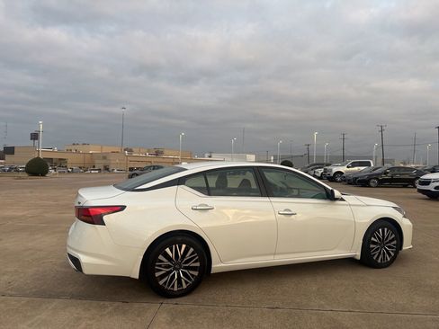 Used 2023 Nissan Altima 2.5 SV w/ SV Premium Package image 26