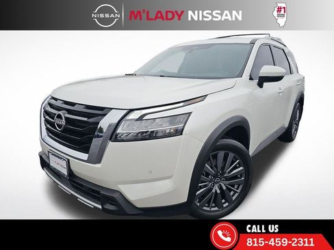 Used 2024 Nissan Pathfinder SL w/ SL Premium Package image 2