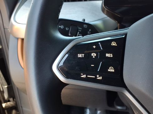Used 2025 Volkswagen ID. Buzz Pro S RWD image 30