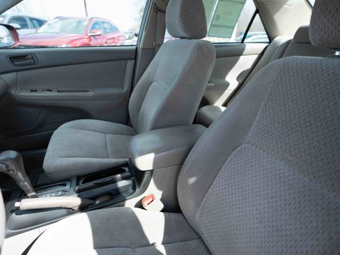 Used 2004 Toyota Camry LE image 10