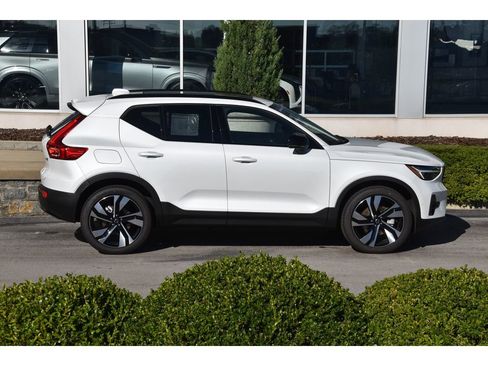 Certified 2025 Volvo XC40 B5 Ultra w/ Protection Package Premier image 3