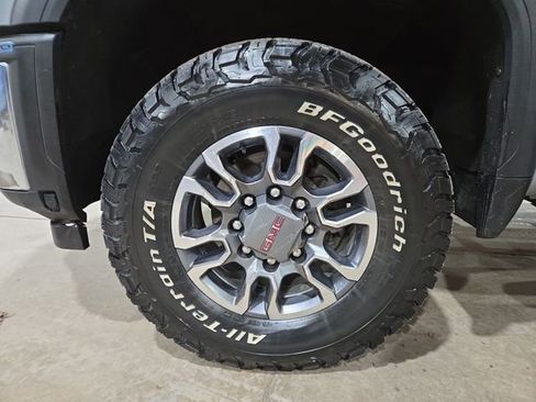 Used 2024 GMC Sierra 3500 SLT w/ SLT Premium Package image 8