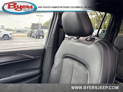 New 2025 Jeep Grand Cherokee Altitude image 25