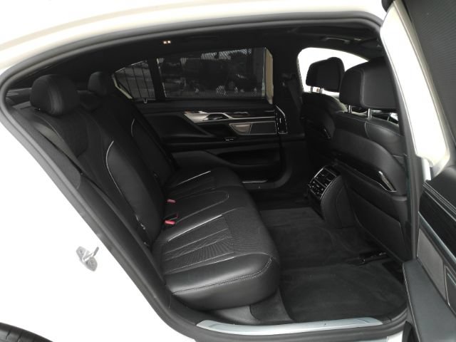 Used 2019 BMW 750i w/ Executive Package RWD image 29