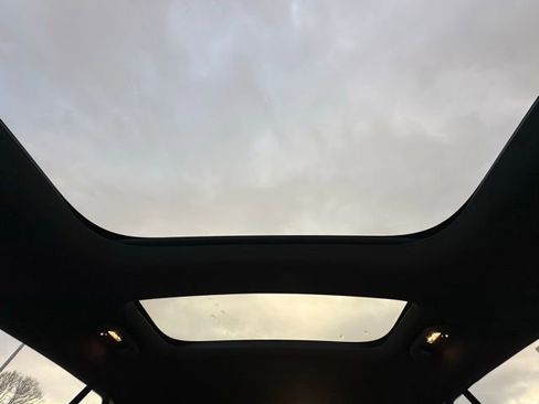 Used 2026 Mercedes-Benz GLB 250 4MATIC image 18