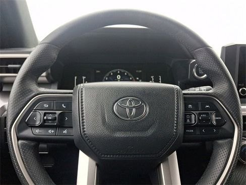 Used 2025 Toyota 4Runner SR5 image 18