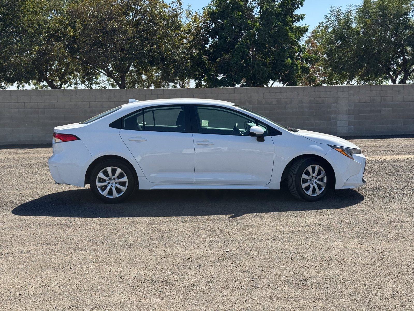 Used 2025 Toyota Corolla LE FWD image 2