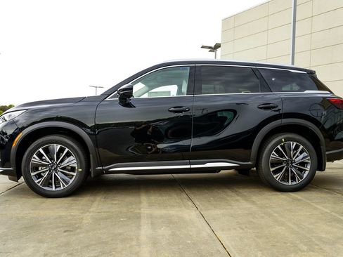 Certified 2026 INFINITI QX60 Luxe w/ Family Package AWD/4WD image 9