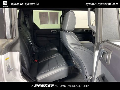 Used 2025 Ford Bronco Badlands image 8