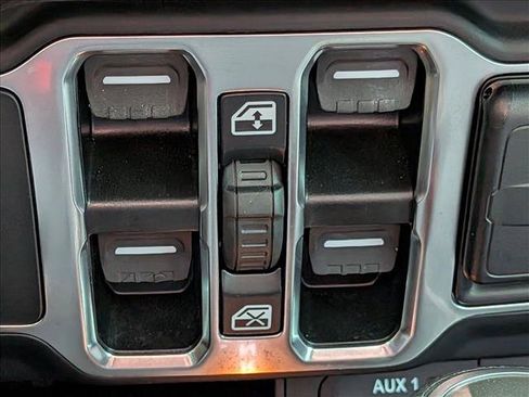 Used 2024 Jeep Gladiator Sport AWD/4WD image 11