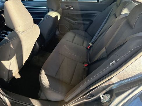 Used 2022 Nissan Altima 2.5 SV image 9