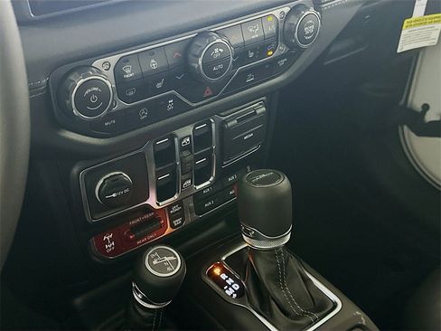 New 2025 Jeep Gladiator Rubicon w/ Convenience Group image 12