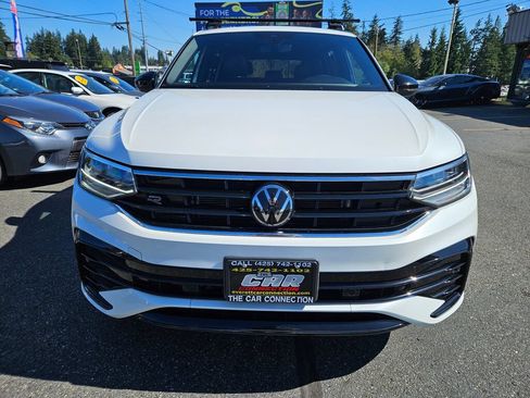 Used 2024 Volkswagen Tiguan SE R-Line AWD/4WD image 2