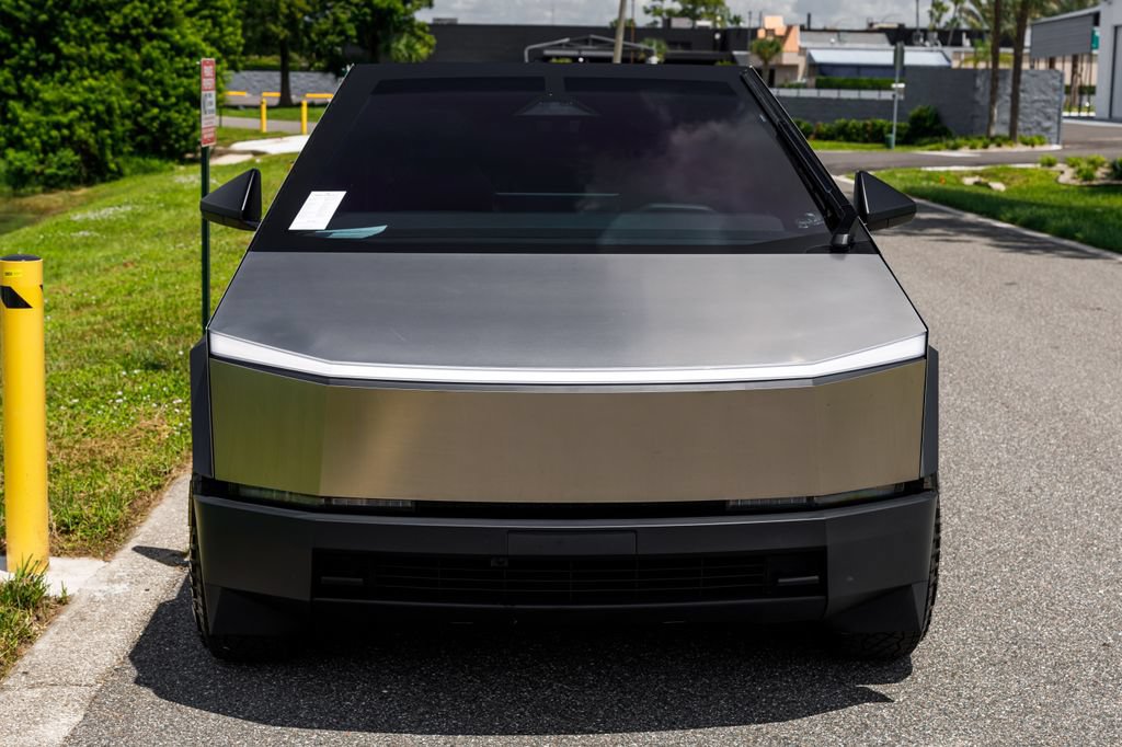 Used 2024 Tesla Cybertruck AWD Crew Cab image 8