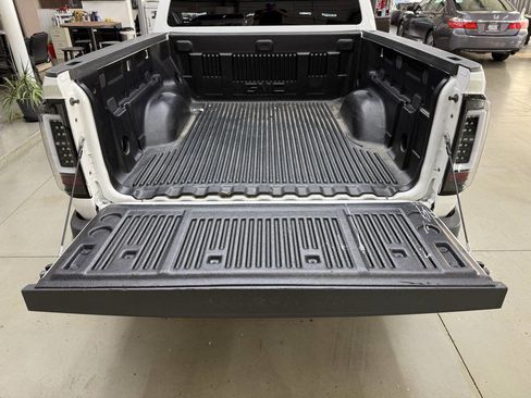 Used 2015 GMC Canyon 2WD Crew Cab image 9