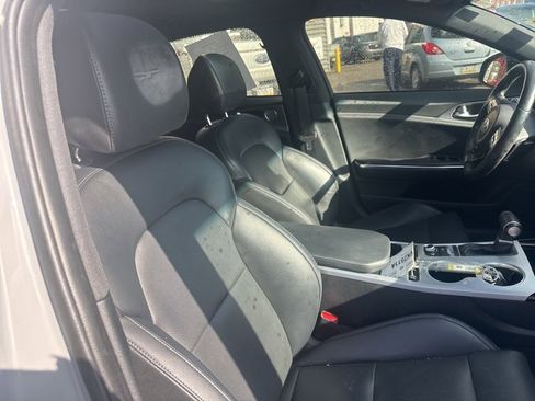 Used 2019 Kia Stinger GT1 image 9