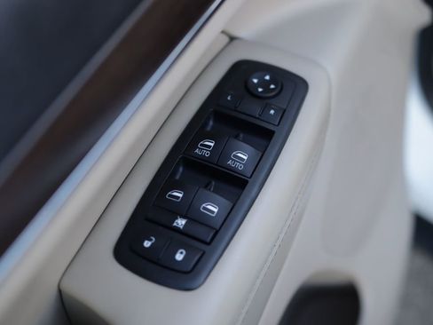 Used 2014 Jeep Grand Cherokee Limited image 24